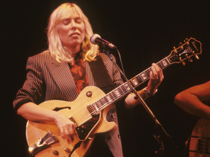 Miles Of Aisles: Behind Joni Mitchell’s First Great Live Album